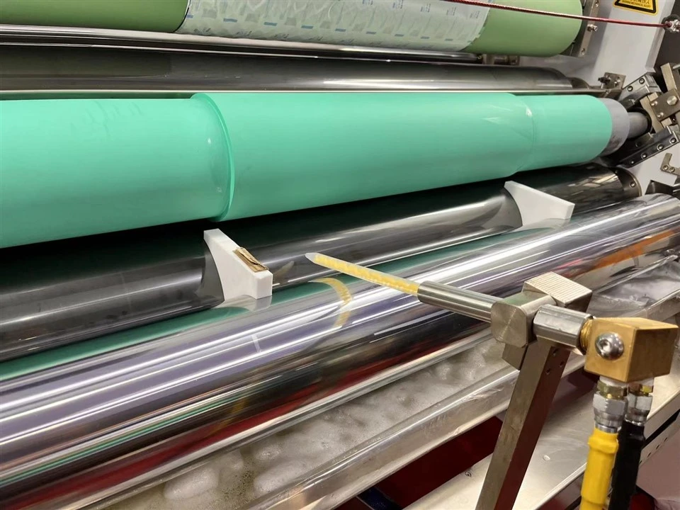 Customizable Solventless Lamination Machine For Flexible Packaging With Glue Mixer And Servo Motor6